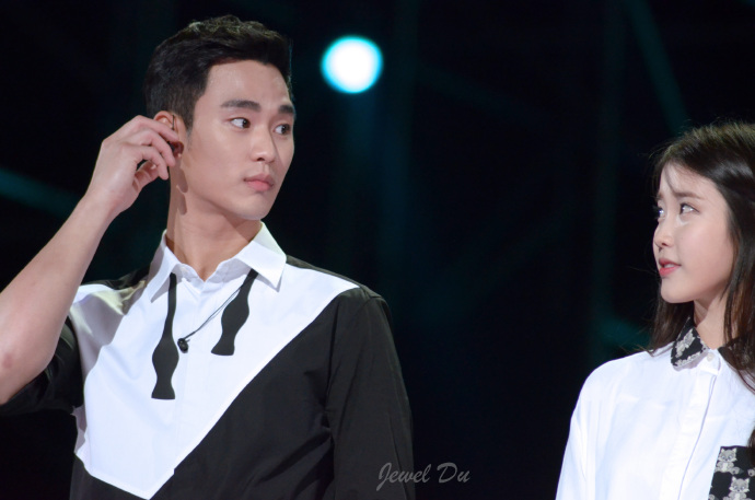 贴吧与你说早安# 191030金秀贤姬存希巴黎歌剧院新品发布会视频饭