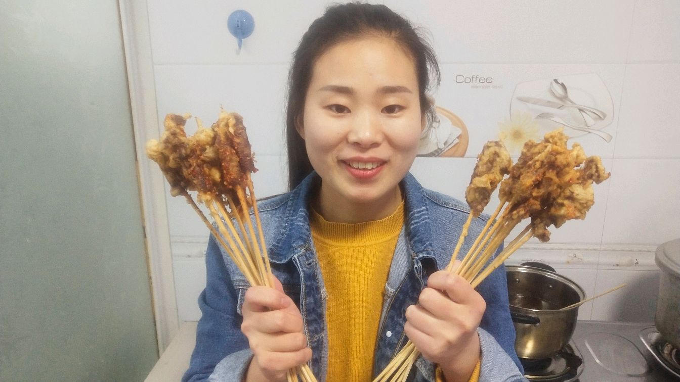老公三十块钱买的牛肉做油炸牛肉小串没吃够,家庭做法简单易学