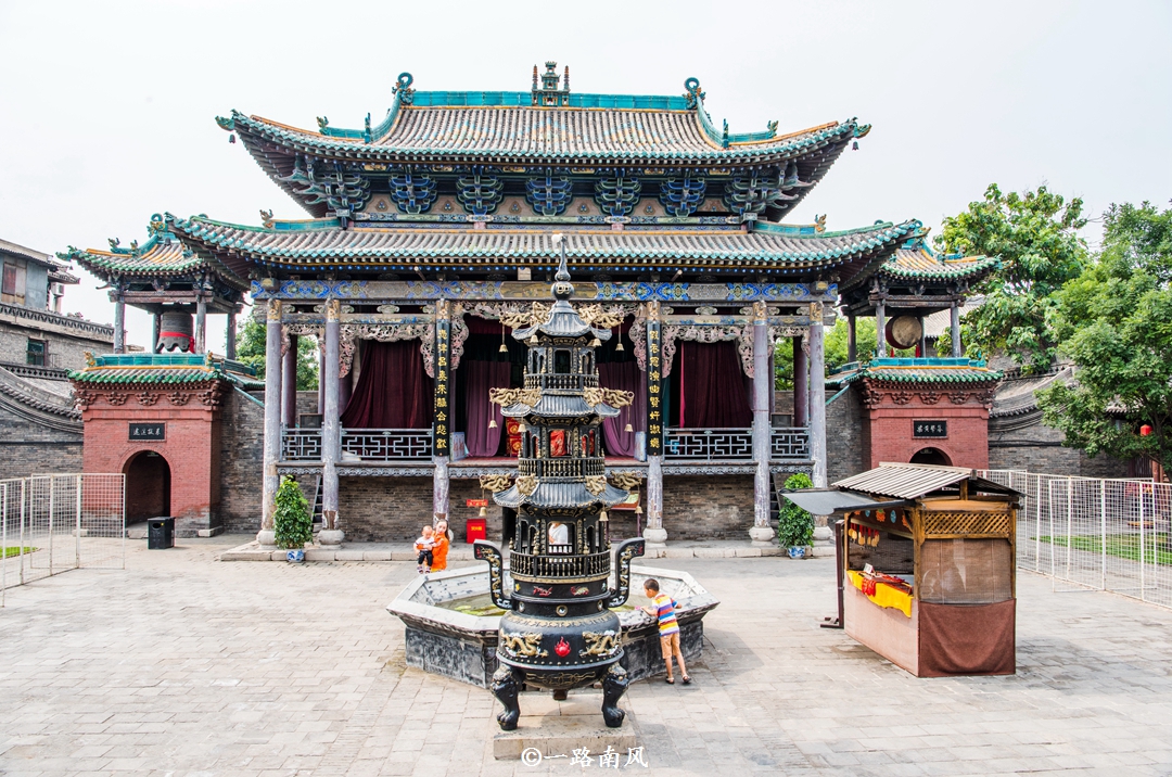 平遥有座奇特的城隍庙,里面既有神仙,也有地狱判官!