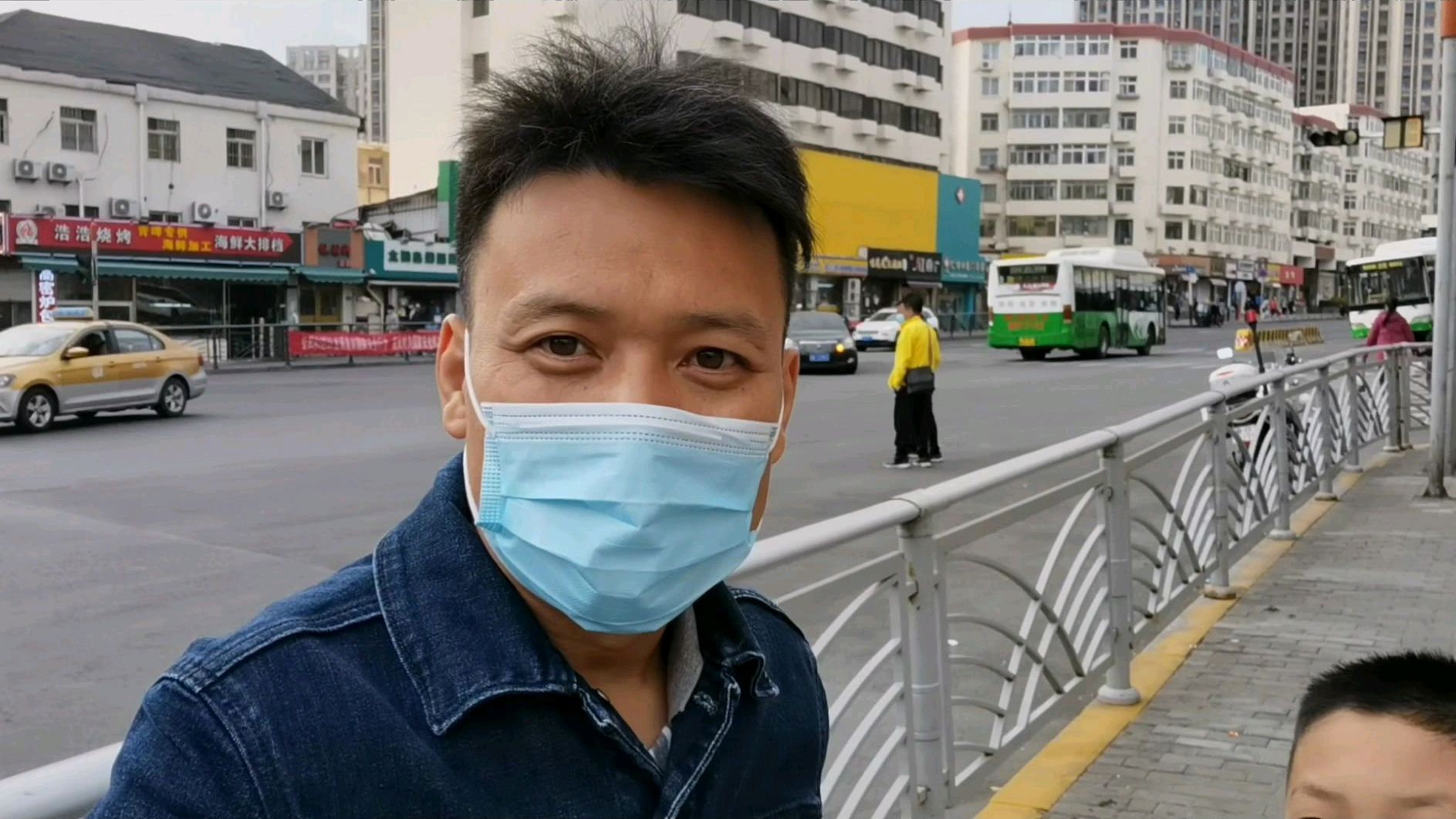 青岛海鲜市场探访:鲍鱼五元,扇贝生蚝六元,离青岛火车站一公里