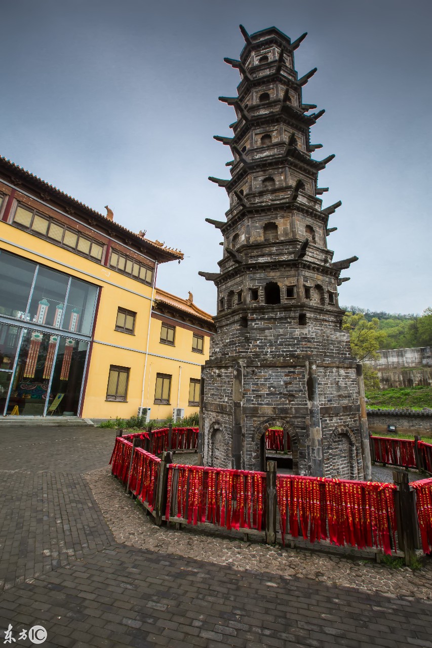 纠偏后的方山斜塔斜度还是超过意大利比萨斜塔,堪称世界第一斜塔.