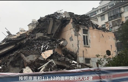 小区11栋楼房成危房!业主冒坍塌危险在内居住!