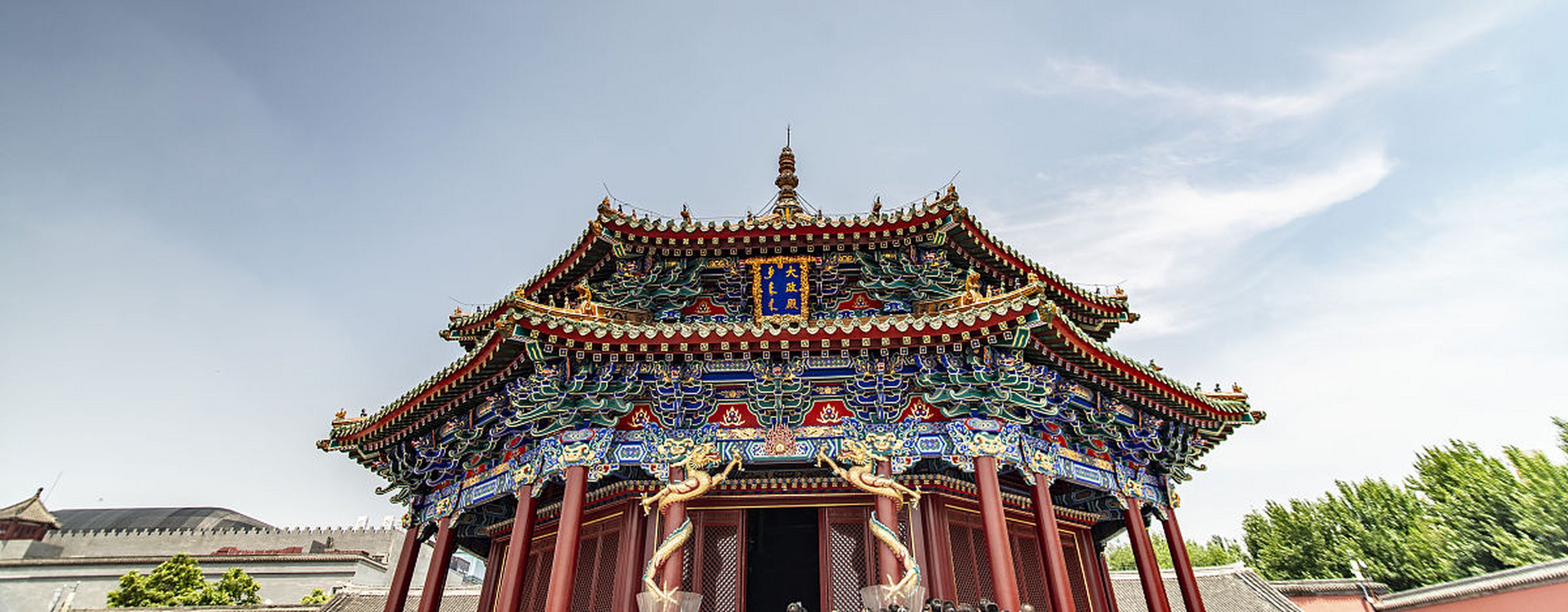 【沈阳故宫大政殿,是努尔哈赤与八旗旗主议事的地方】 八角攒尖式建筑