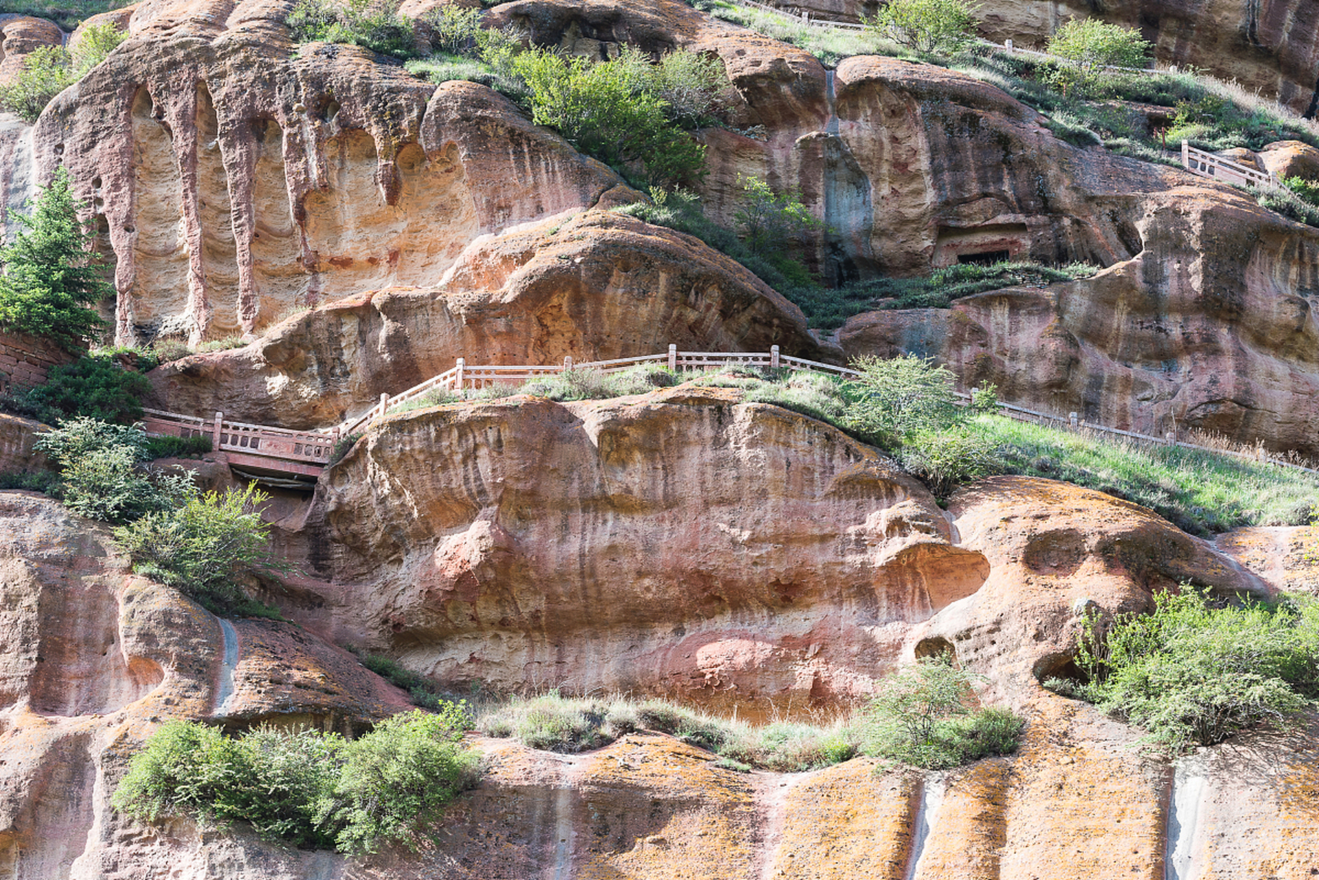 大慈岩景区旅游攻略  大慈岩,这个位于建德市南面24公里处的风景名胜