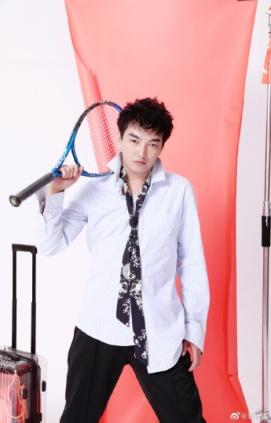 游乐王子不是何润东是袁奇峰,20岁出道帅成这样