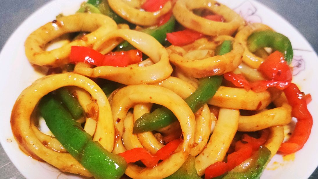 鱿鱼圈这样炒，营养丰富，好吃没腥味