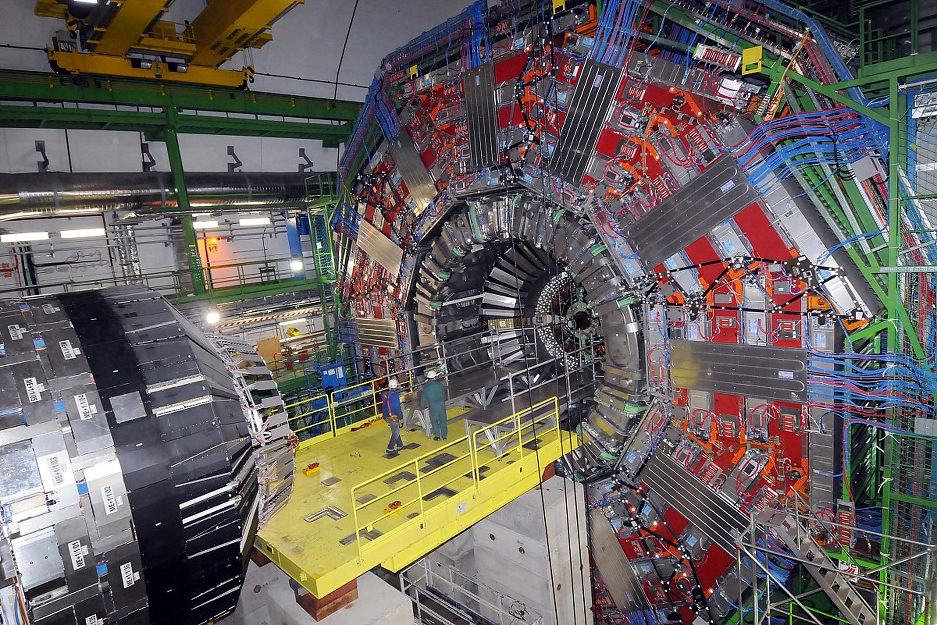 杨振宁曾顶着骂名,极力反对花上千亿建大型粒子对撞机.