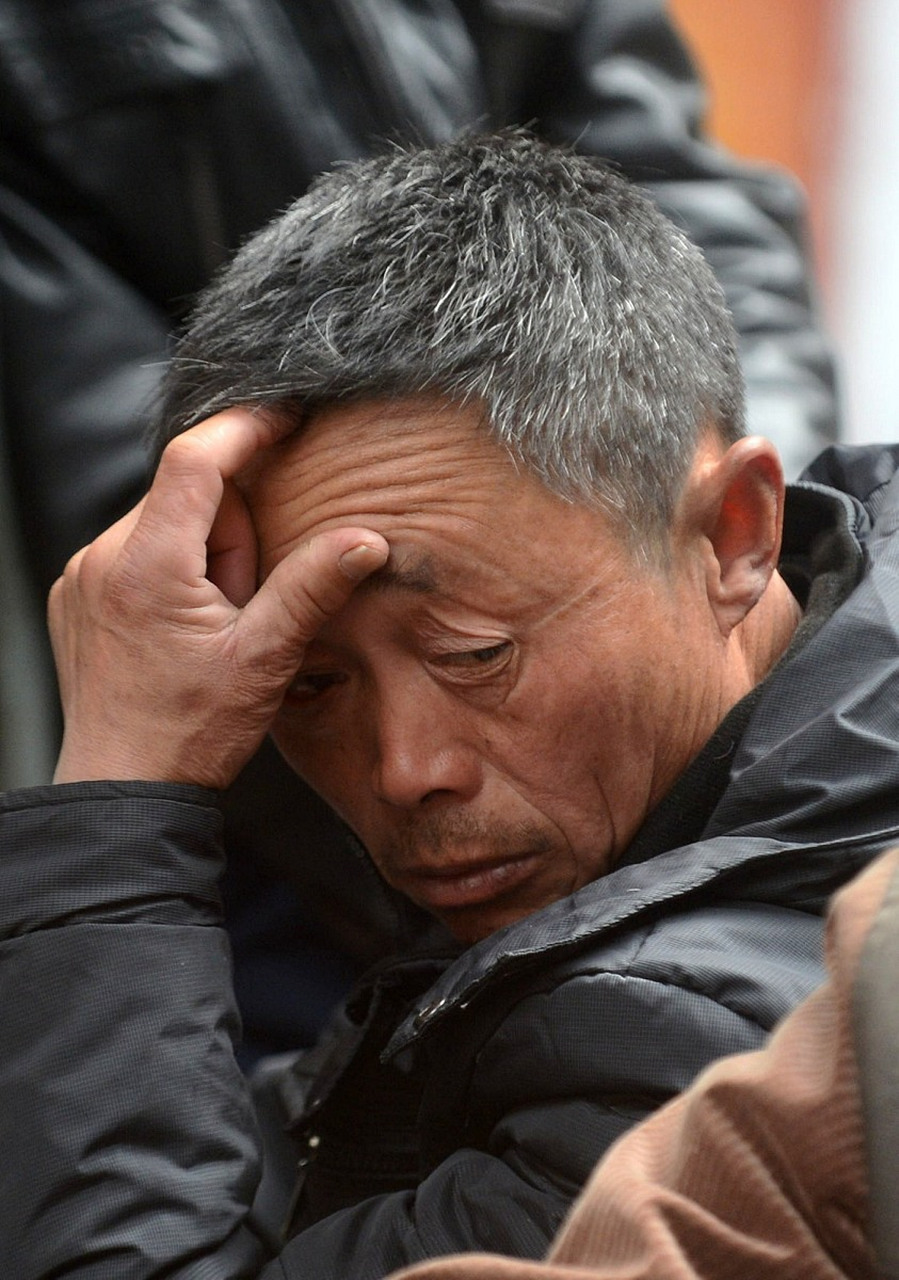 直到孩子奶奶当街指着他骂,我才知道了他家不为人知的秘密