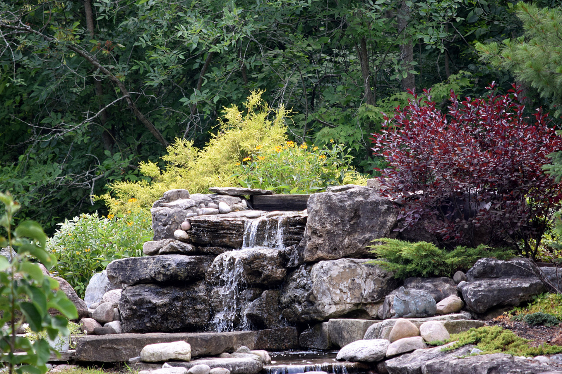 石笋公园,桂林的隐藏宝藏!这里拥有世界上最大的色彩斑斓的石卯群.