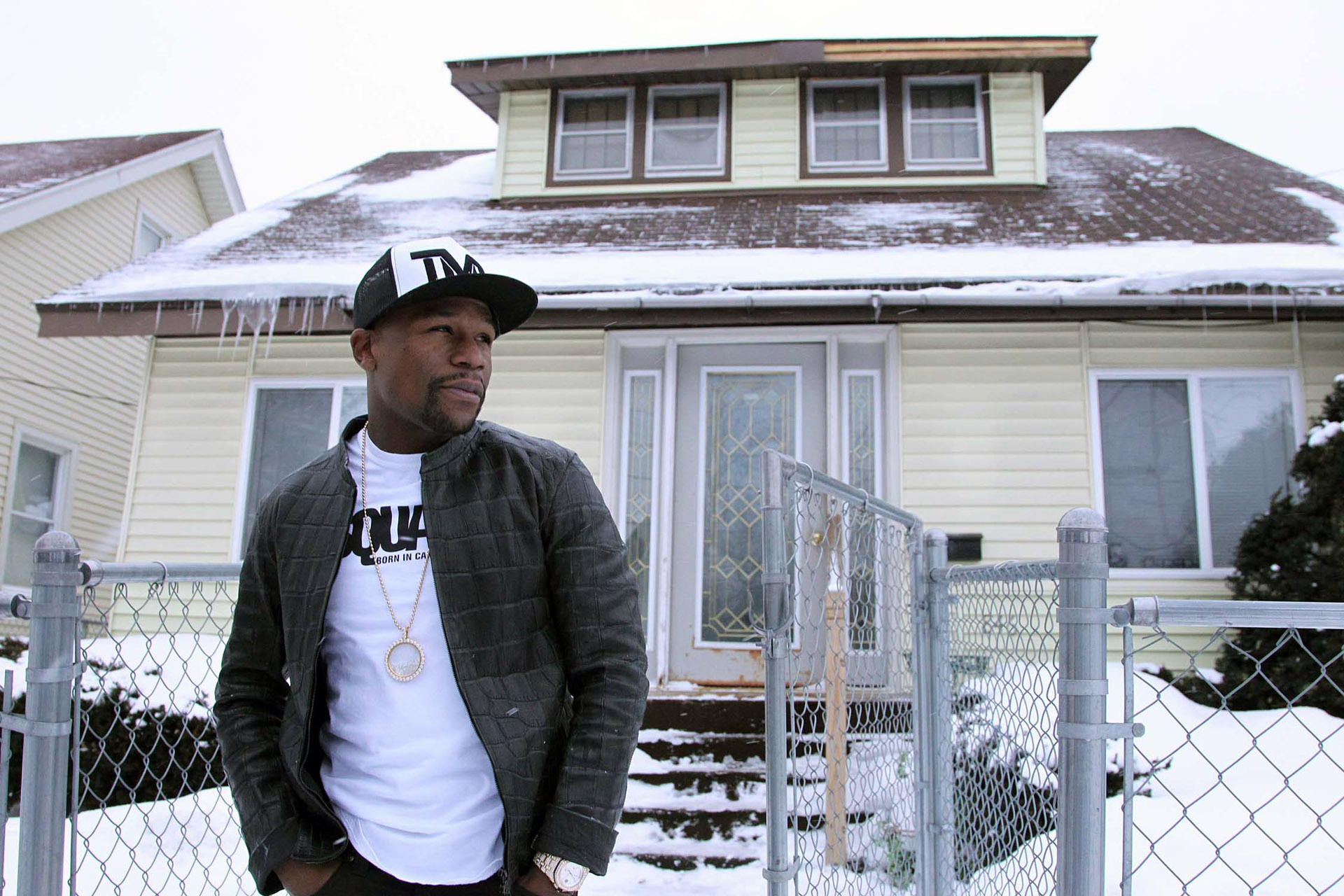 梅威瑟做事总会多想一步,满屋钞票就是惩罚他的,活该这么有钱