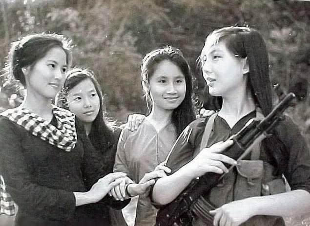 怎样鉴别越军女特工?对越自卫反击战中,我军想出了3种方法