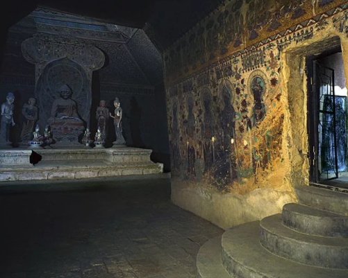 因为余秋雨的一篇文章,守护敦煌半个世纪的王道士,成了千古罪人