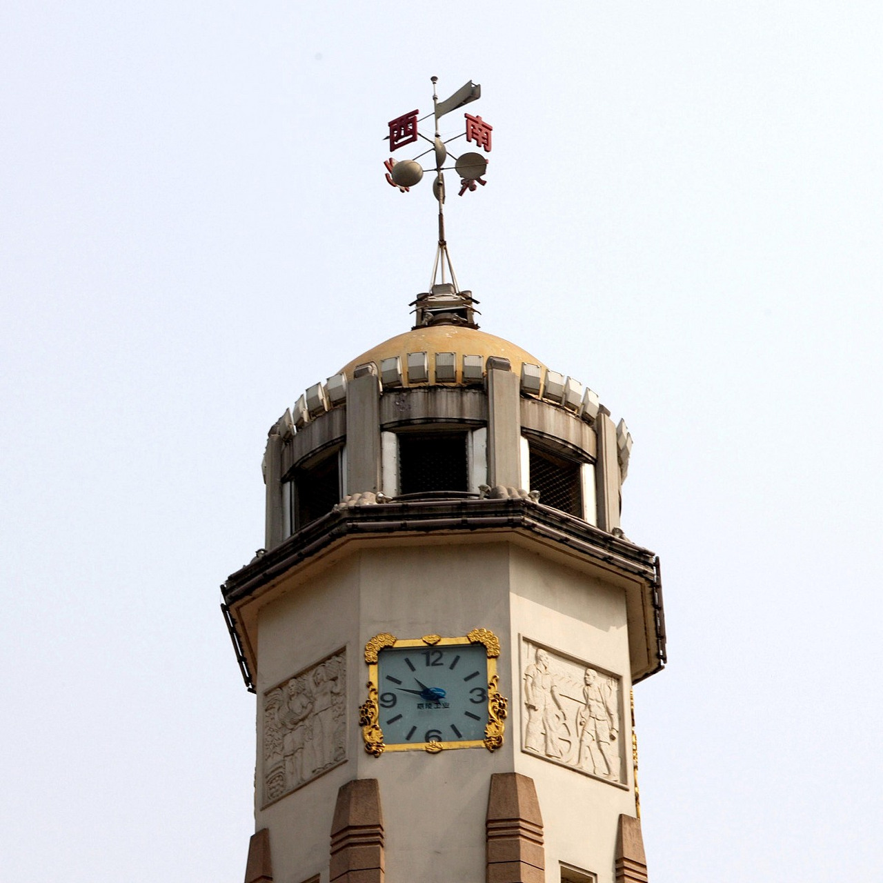 美好假期在旅途# 重庆南岸区南滨路上的钟楼,不仅建筑很有特色,肚且