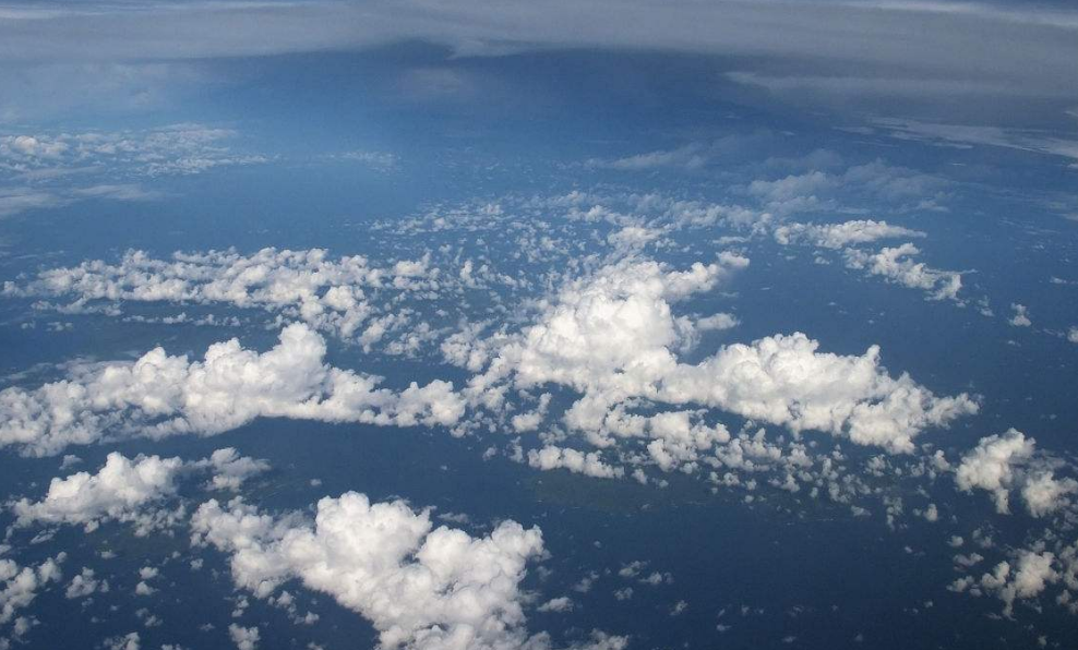 3万米高空中的生命,有的来自太空,有的还能发电!