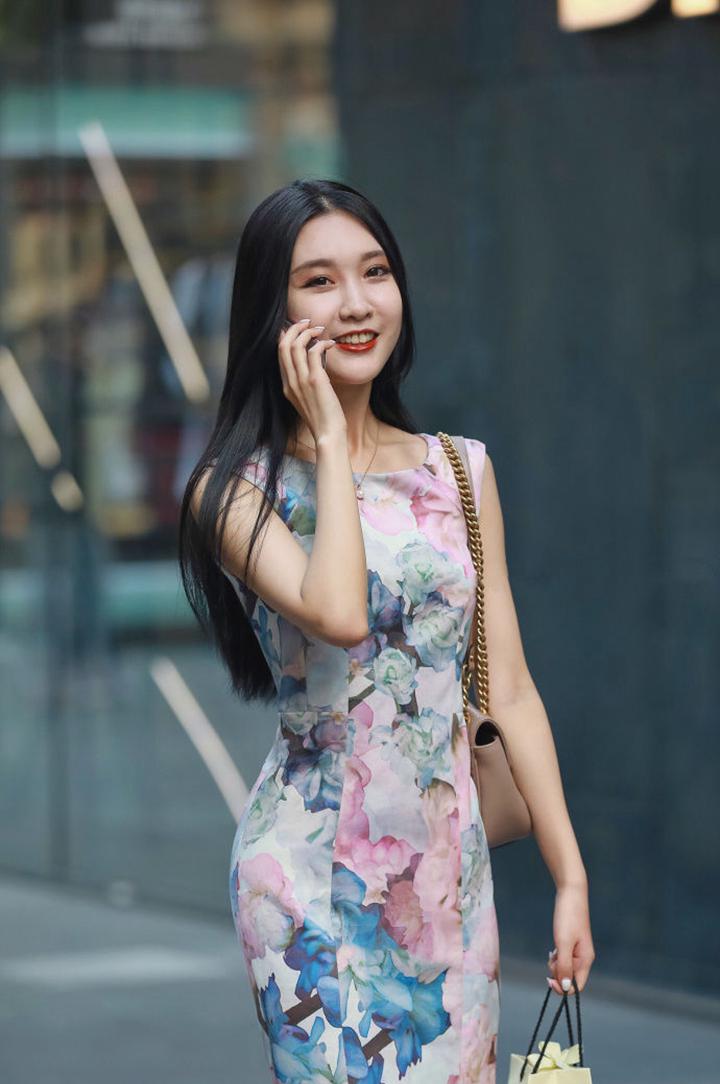 小姐姐这样穿,娇柔的身材线条真优美,传递女神般的魅力