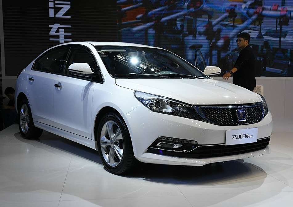 众泰z500ev号称"颜值担当",时尚元素较多,最适合小姐姐!