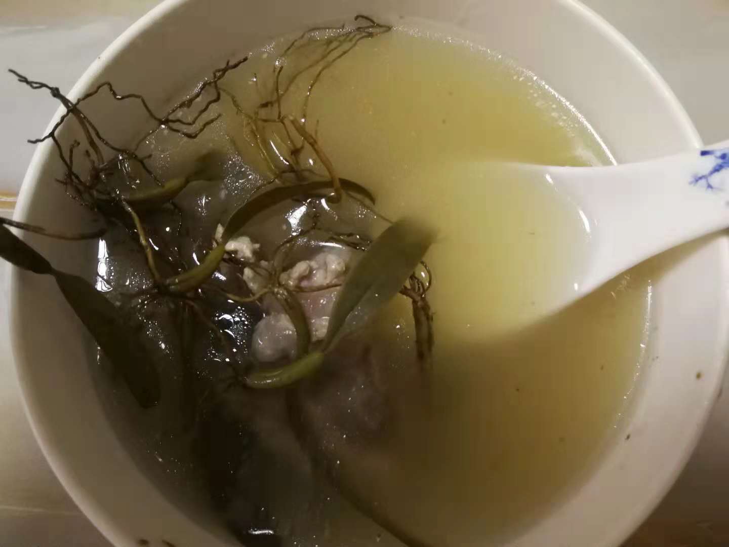 天冷了,用这种草煲的汤,可止咳润肺,咽喉消肿,孩子要多喝!