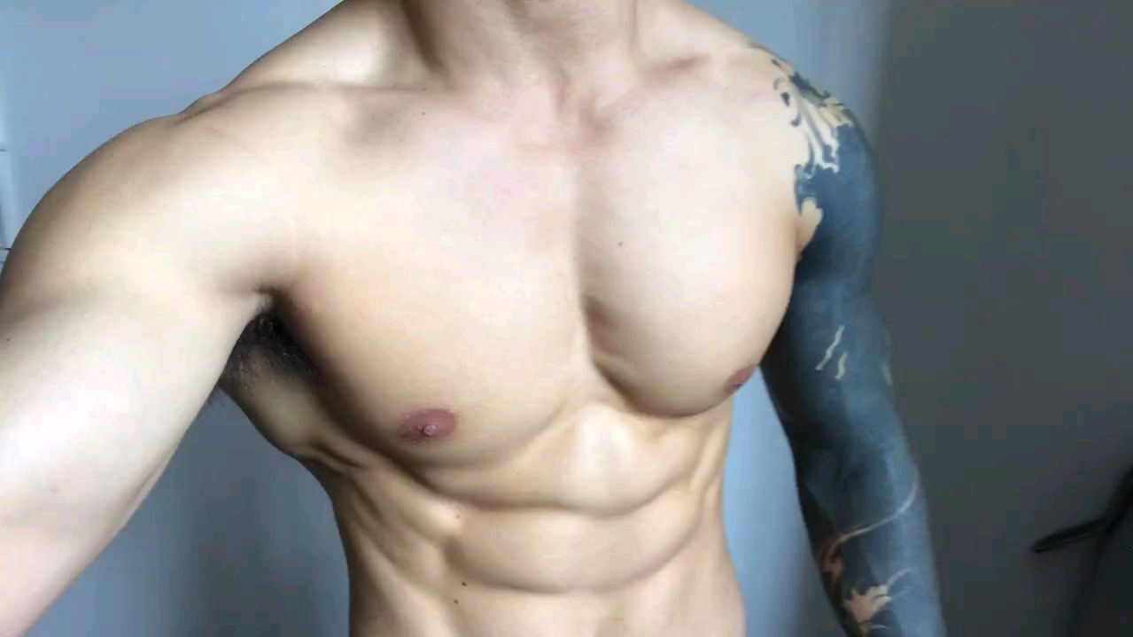 花臂肌肉男,爱了吗?