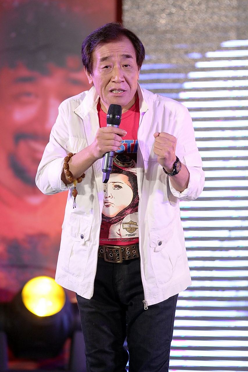 张帝出生于一个医学世家,但他喜欢唱歌.