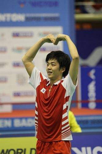 韩国名将李龙大婚变!