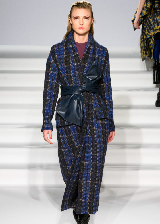 如果你的身材不是特别的完美,也可以选择这样的衣服,很巧妙