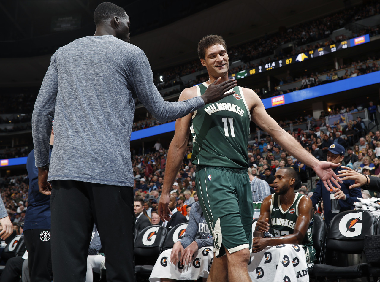 球迷屋3月2日讯 雄鹿今天客场挑战湖人,布鲁克-洛佩兹接受采访时表示