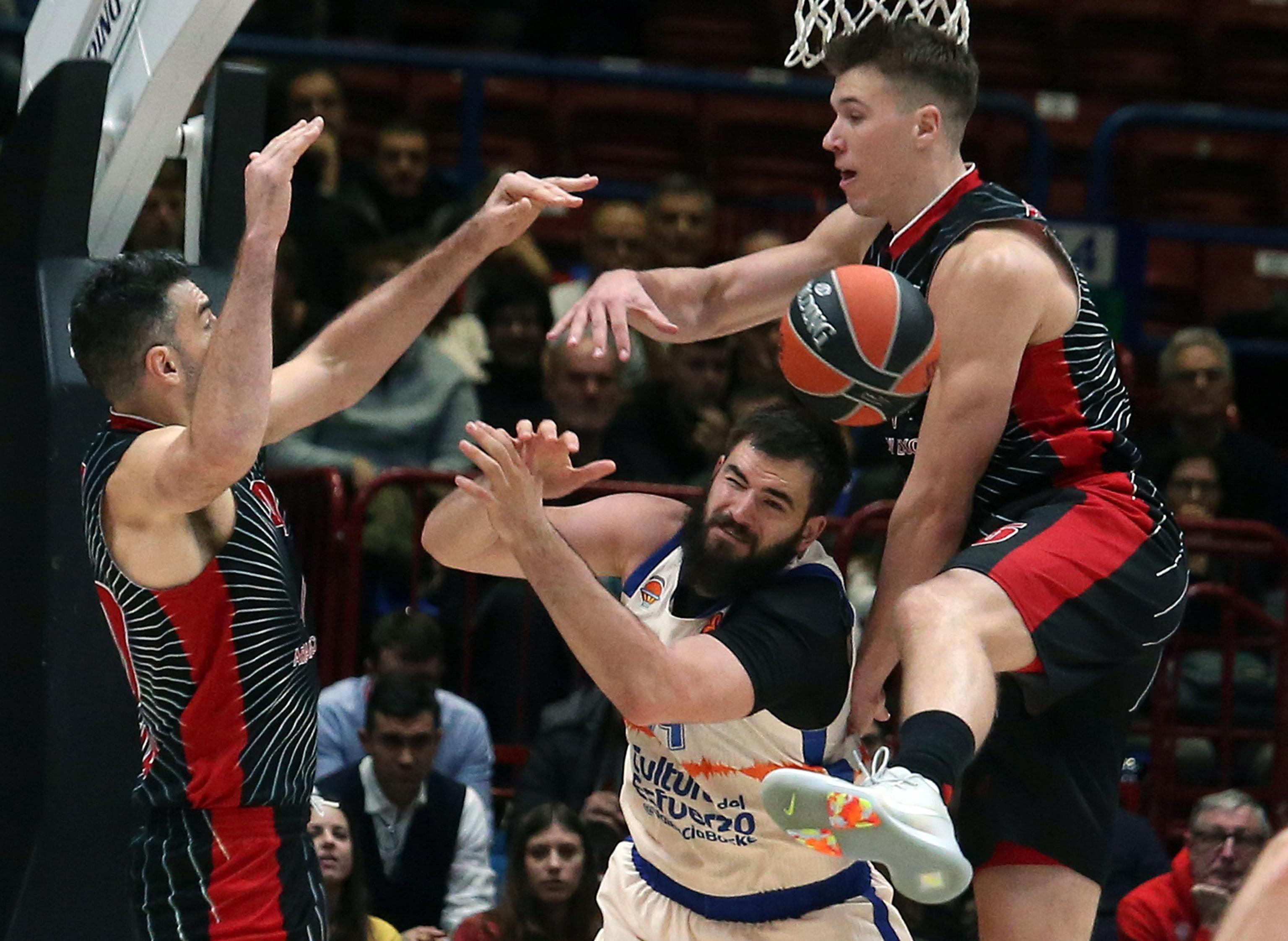 篮球——欧洲联赛:米兰胜巴伦西亚