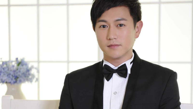 曾被赞"最高颜值"小生,如今却"胖若两人"认不出,被嘲胖成球