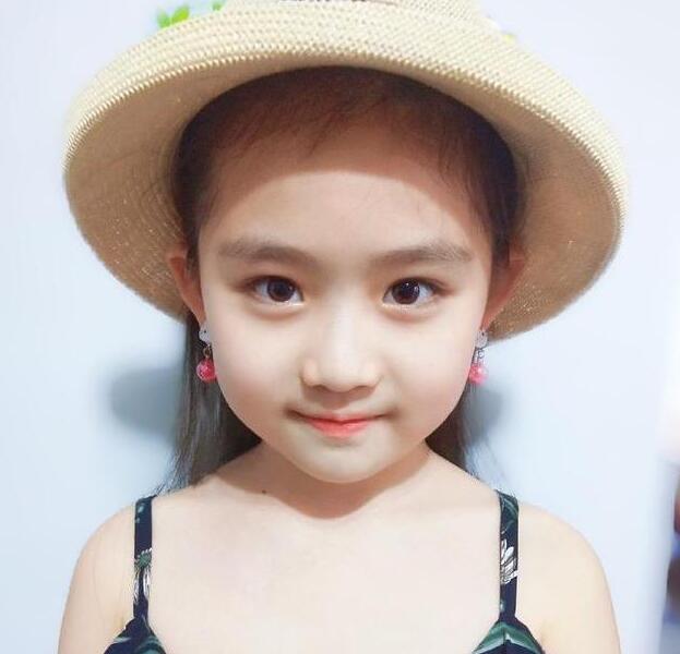 也因为这部剧,让王亭文在娱乐圈,这也让许多导演都看上了这个潜力的小