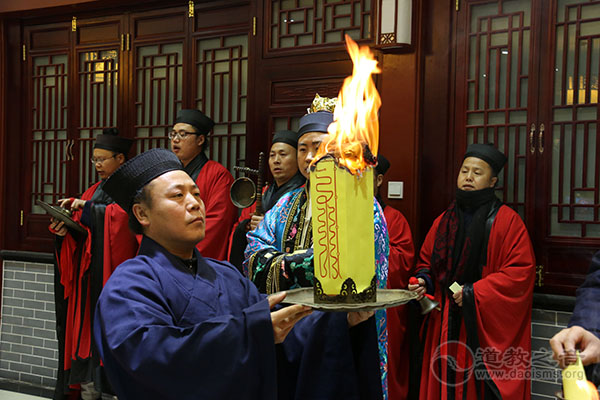 腊月二十三祭灶神,来年降好运