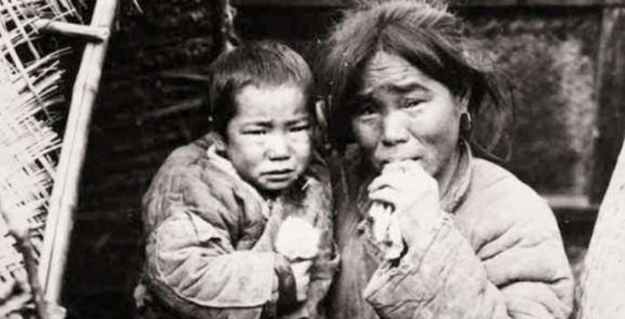 1942大灾难,树皮,草根,雁子屎,只要能咬的动,只管往嘴里塞