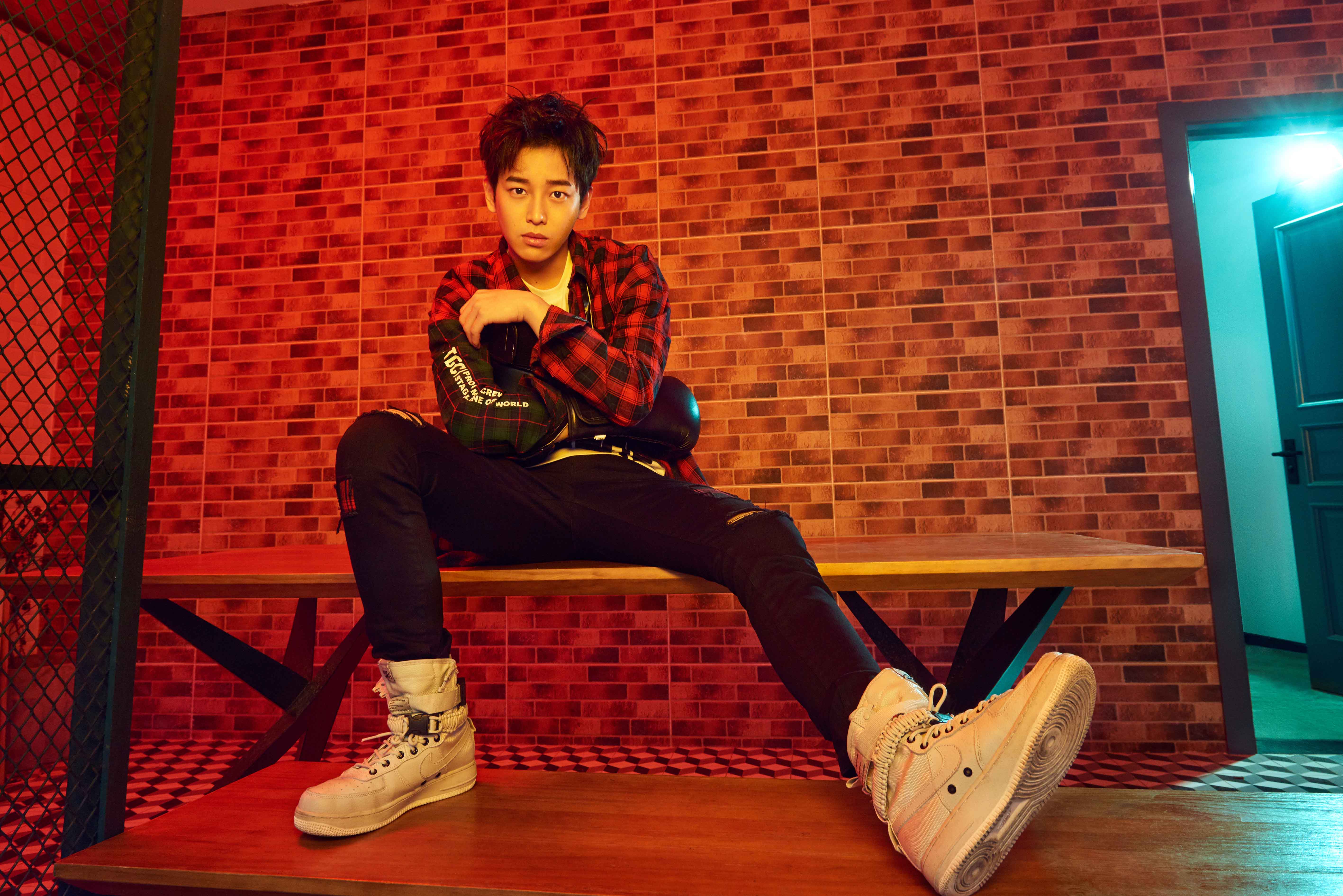 别看彭昱畅现在不是最火的一线小生,但是这个年纪不大的男孩却是一个