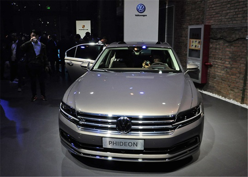 最惨的大众豪车,上市卖60多万买不起,如今低至30万,无奈没人买