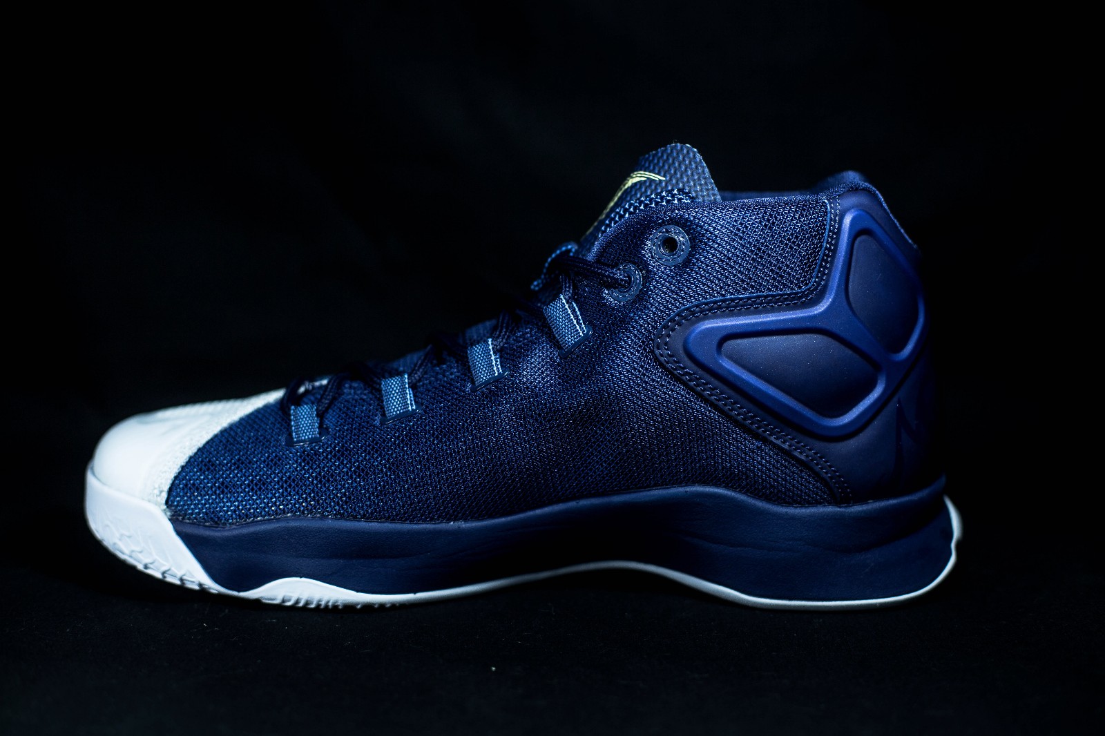 篮球史上三金第一人专属之melo 12开箱图赏