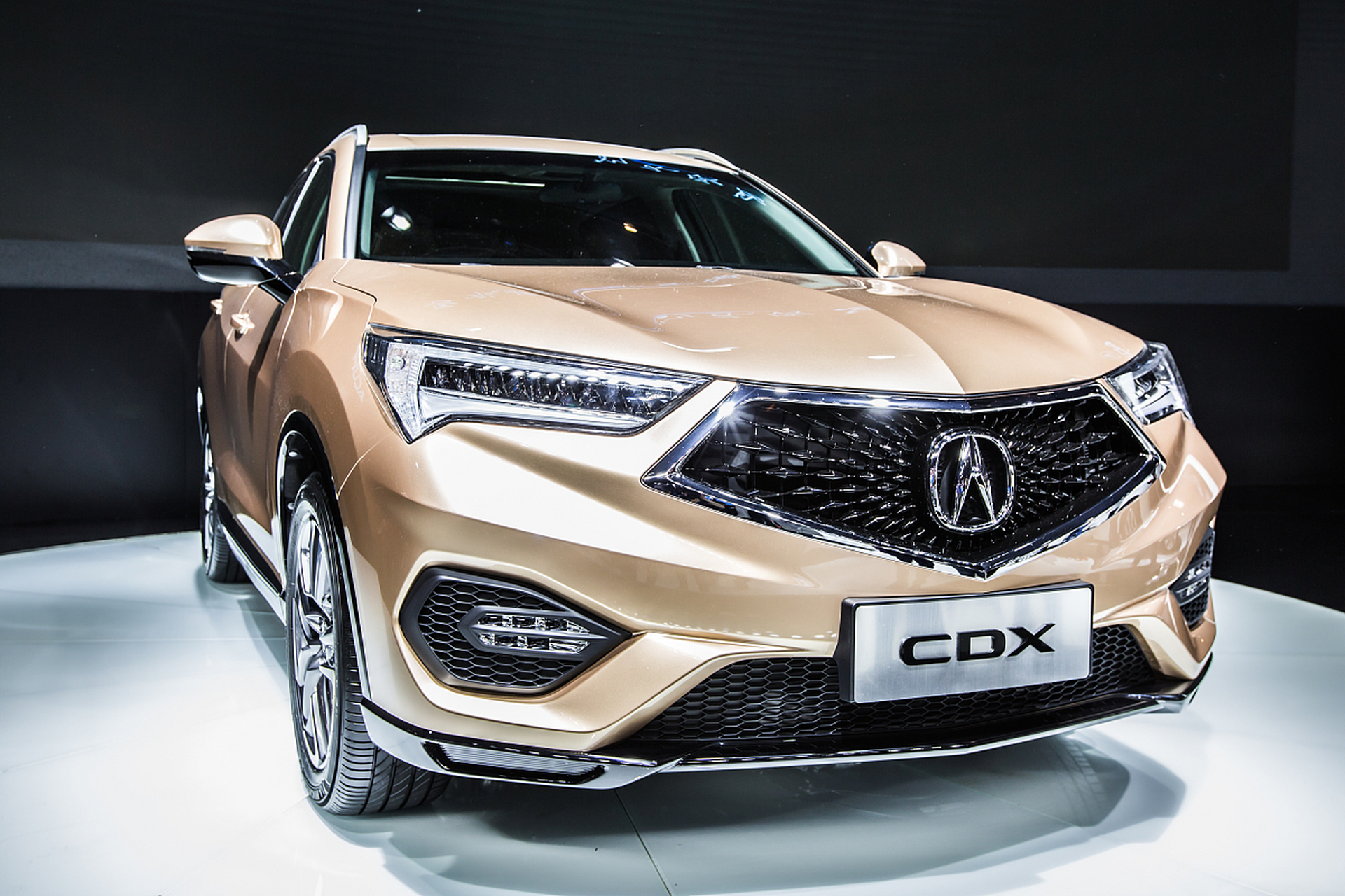 讴歌,本田旗下的豪华品牌,追求性能和舒适性的完美平衡,一直受到高端