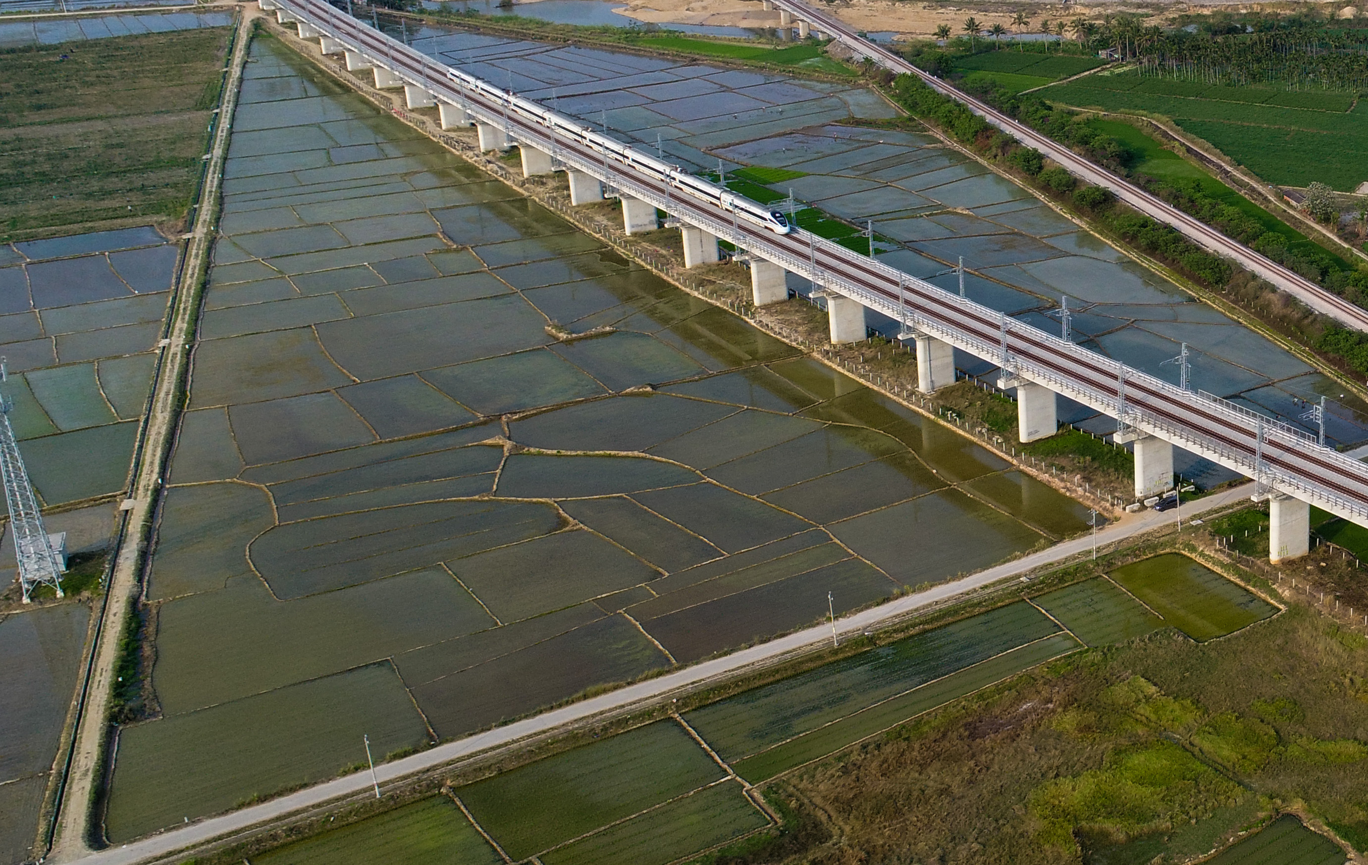 世界首条环岛高铁"腾飞"海南(6)