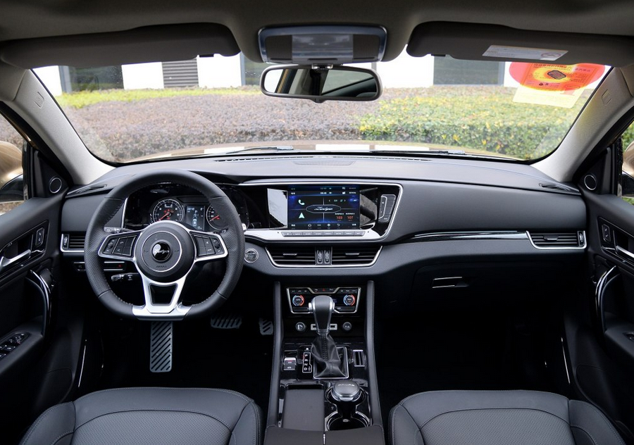 大气稳重的众泰t600,内饰变化很大,高科技产品增多,外形帅气