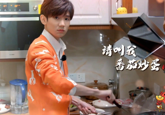 王源成年后很嚣张!喝白酒像喝水,和妈妈一起喝酒一口闷真刚!