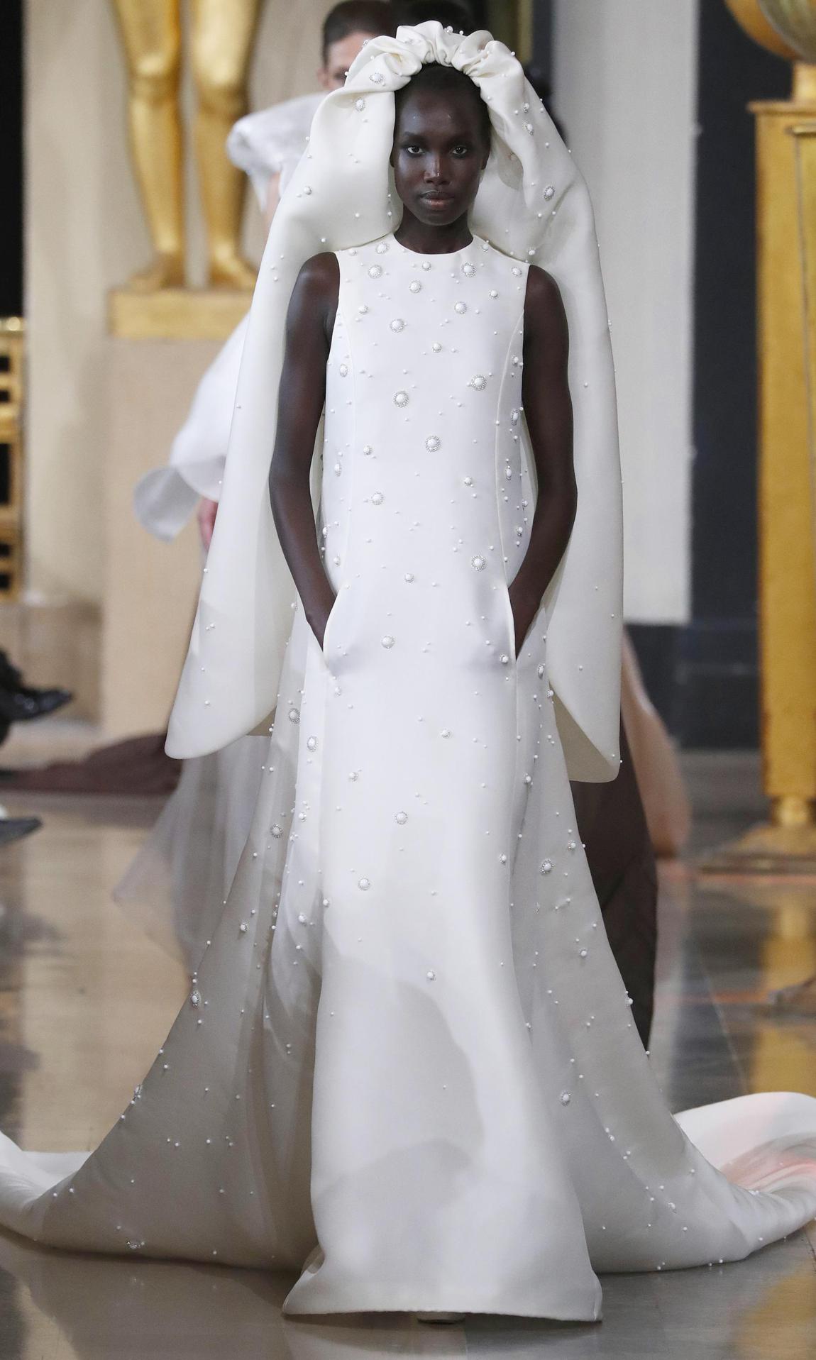 压轴高定婚纱哪家强?一览2020秀场上9条昂贵的高级定制婚纱