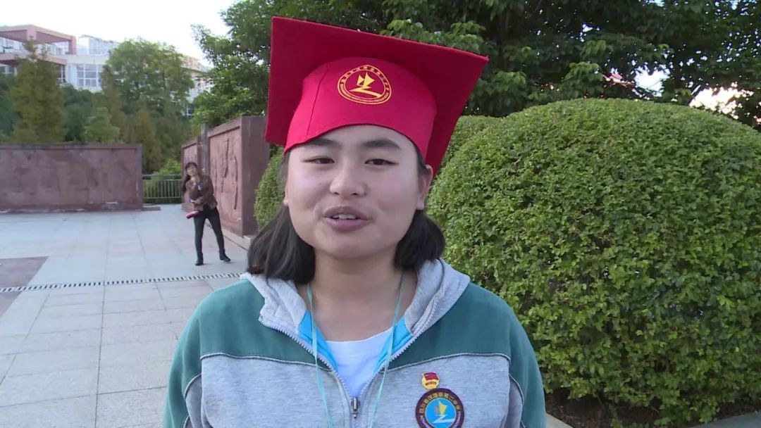 "十八而志,责任担当"汉源二中举行高三成人礼活动