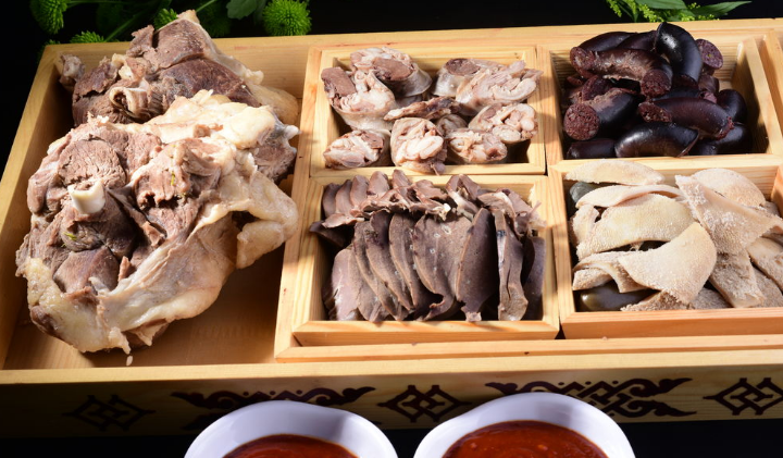 和我一起去潍坊吧,去尝一尝临朐全羊宴,让你流连忘返