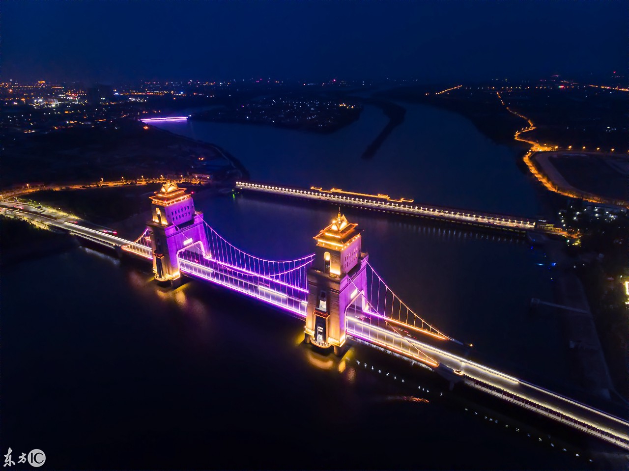 实拍世界首座"悬索 塔楼"景观桥——扬州万福大桥,壮观无比!