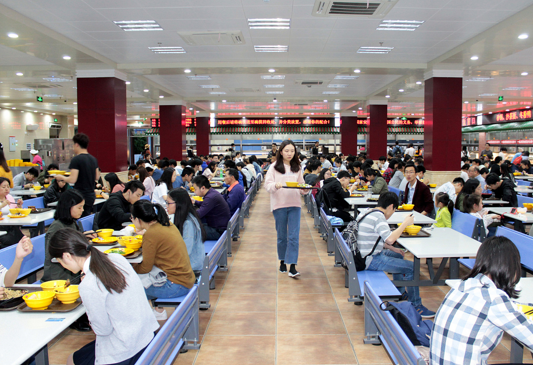 湖南科技大学食堂图片