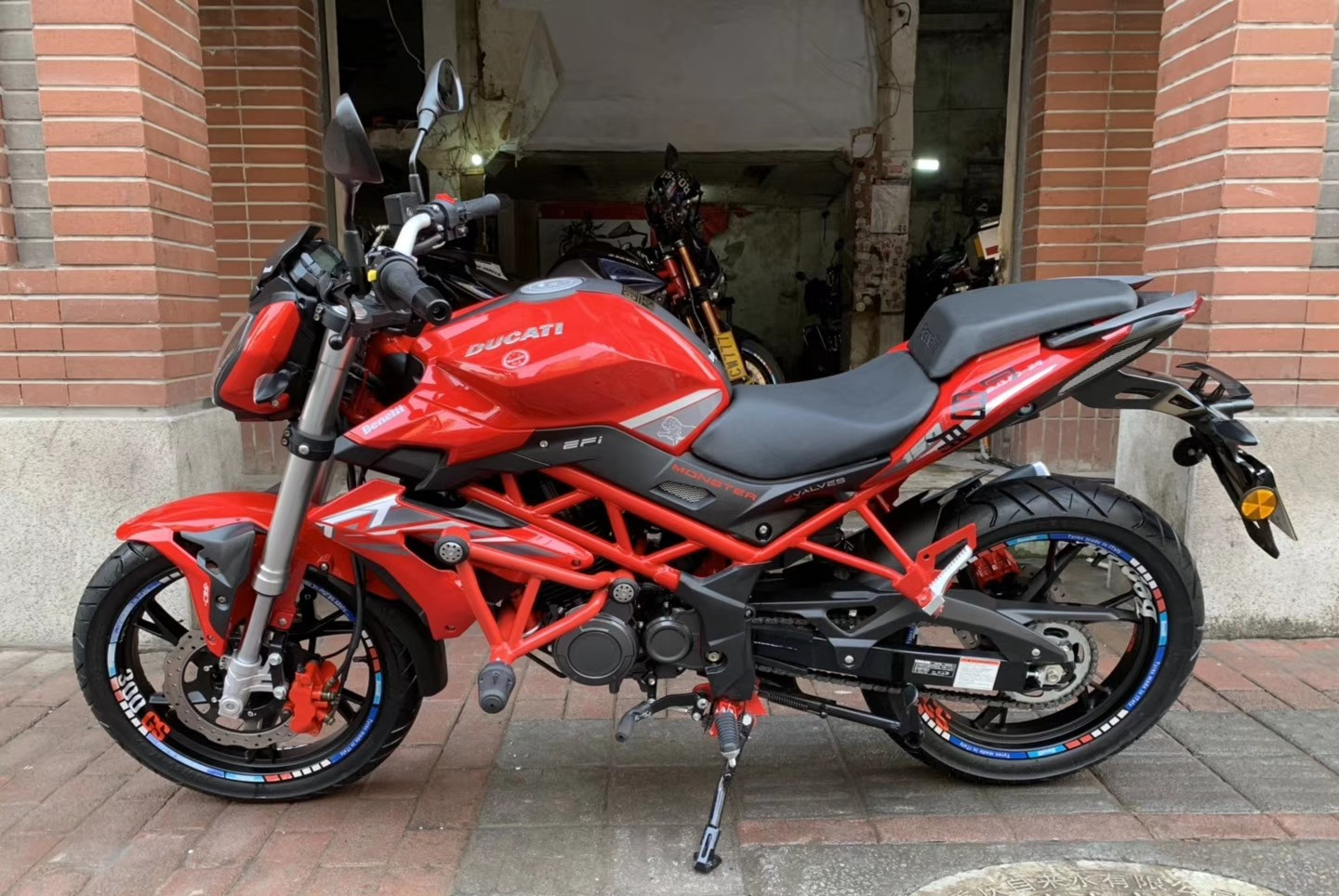 万元内的高品质摩托贝纳利红宝龙nt150i电喷版,体验它的魅力!