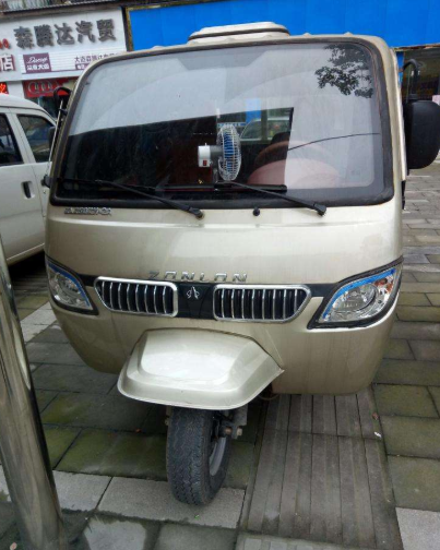 d照能开全封闭盘式三轮吗?以行驶证为准,答案很明确