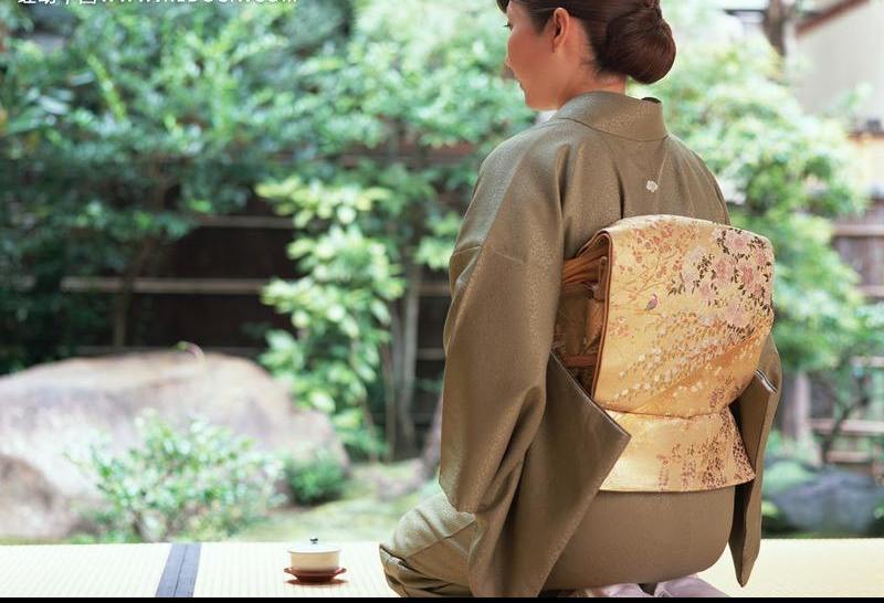 日本女生罗圈腿和坐姿有关系吗?