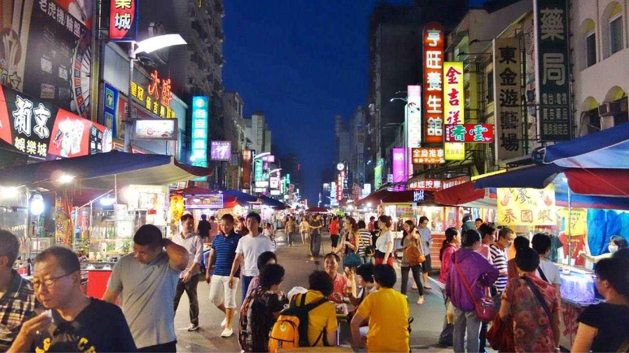 曾经灯红酒绿的大城市,如今却人人着急离开,究竟有什么隐情?