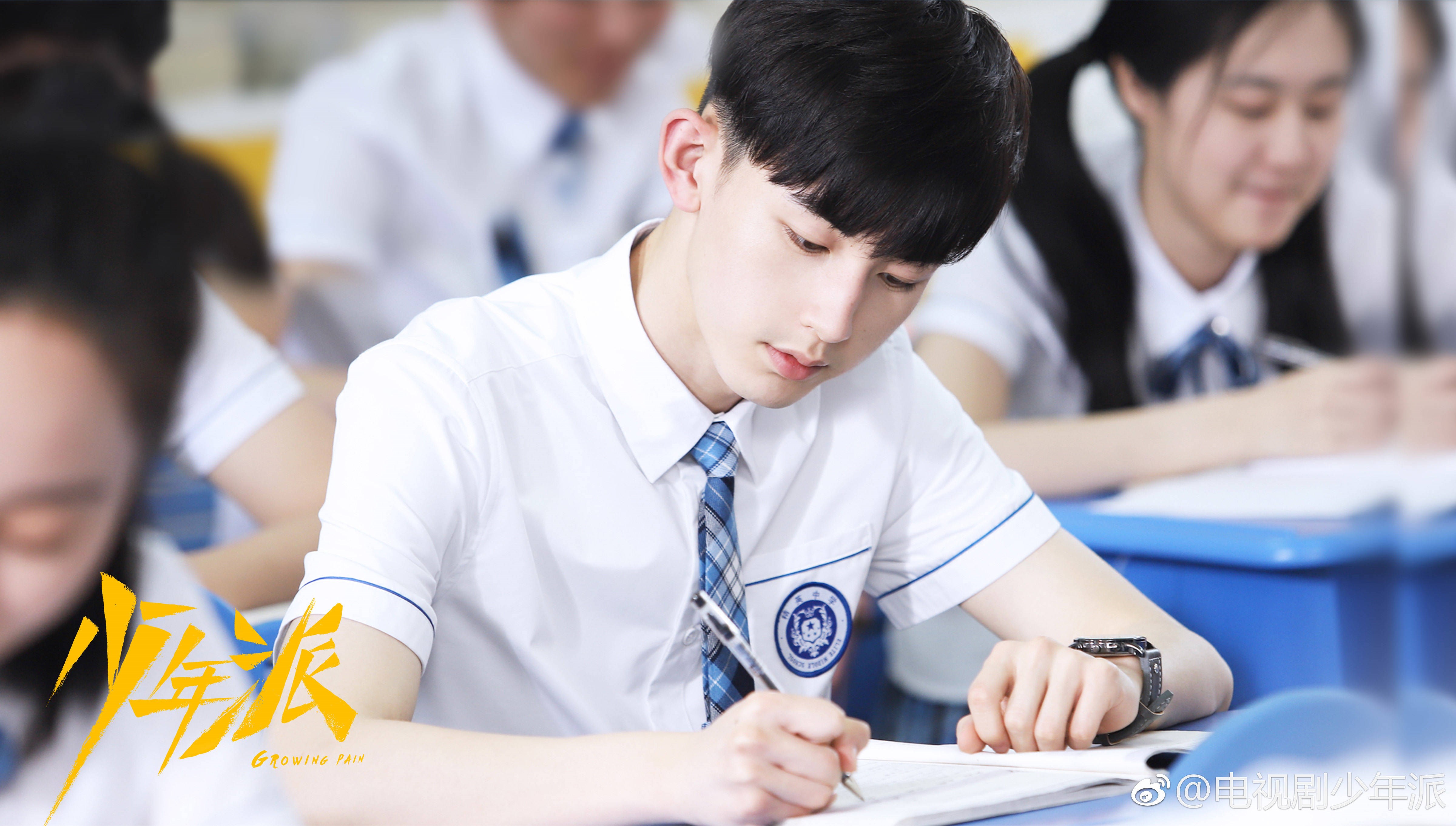 清新指数爆表 郭俊辰校园学生形象受喜爱