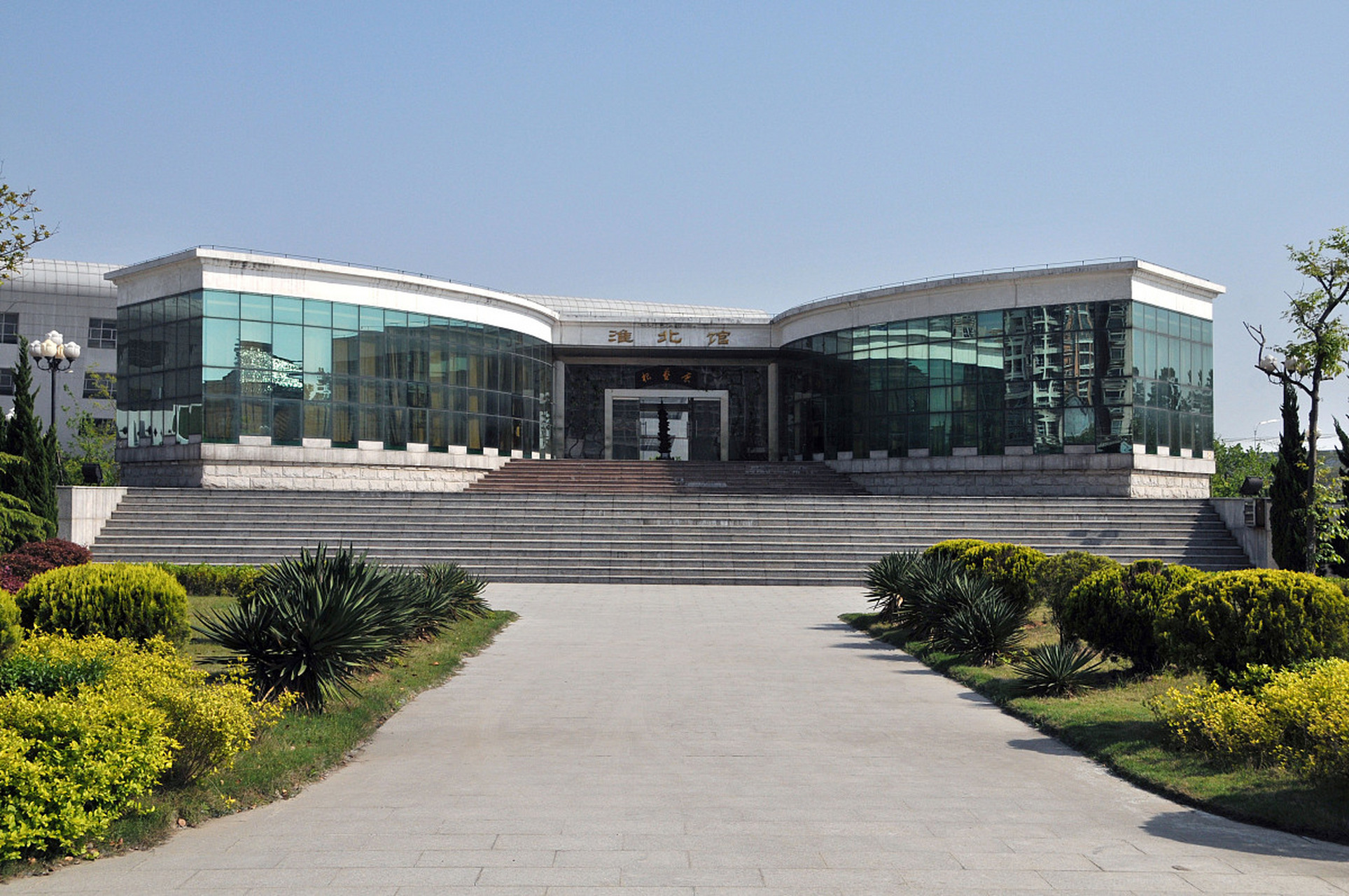 今天,我带着大家来探秘一个超美的景点——安徽大别山玉博园!