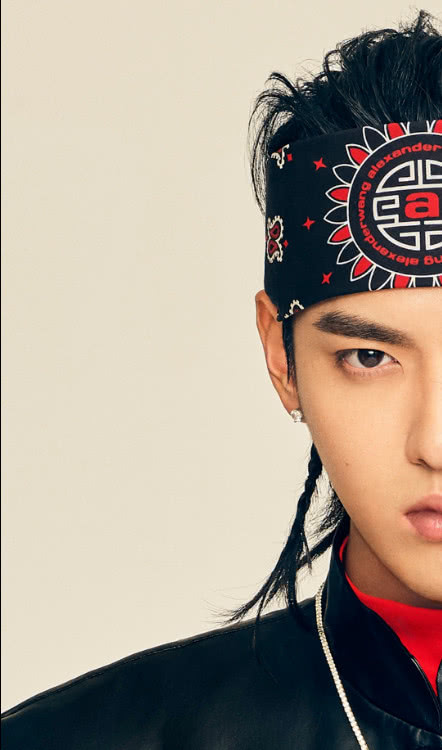 吴亦凡高清写真曝光,眉毛根根都清晰可见,网友:这颜值我可以